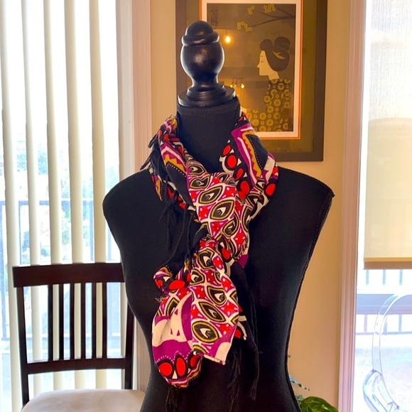 ✅Beautiful peacock 🦚 very light  / print scarf / shawl w/ fringe - Picture 1 of 5